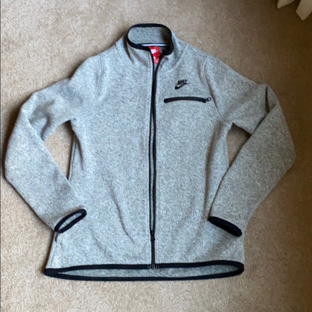 Nike sweater/jacket size medium MEMORIAL WEEKEND SALE